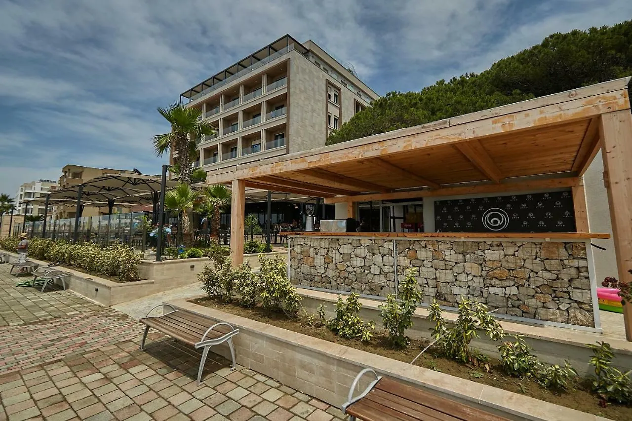 Eter Hotel Golem