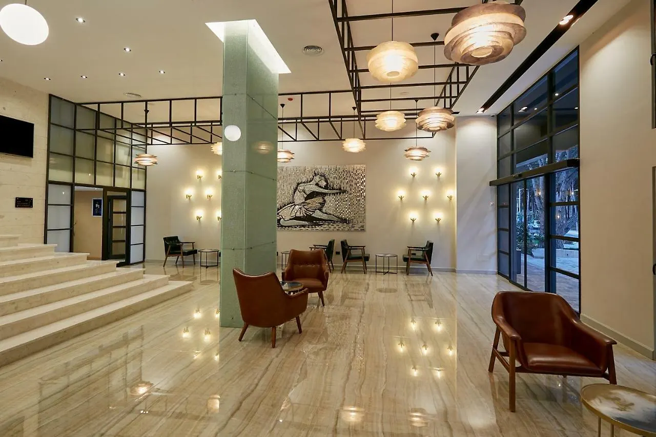 Eter Hotel Golem